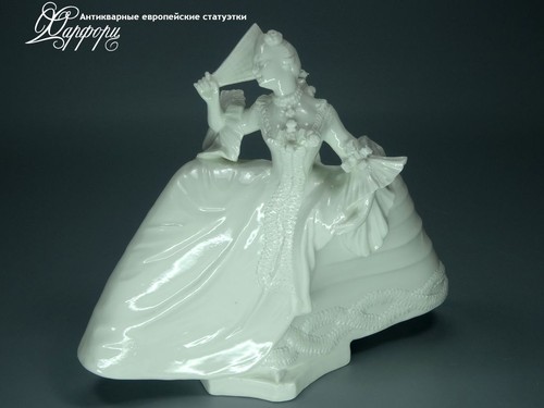 Купить фарфоровую статуэтку Nymphenburg Дама с веером